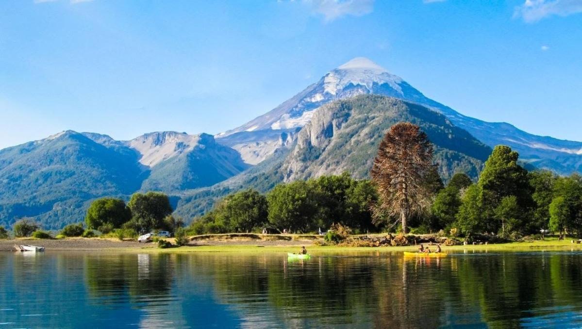 Chalet Frente Al Huechulafquen Y Volcan Lanin *