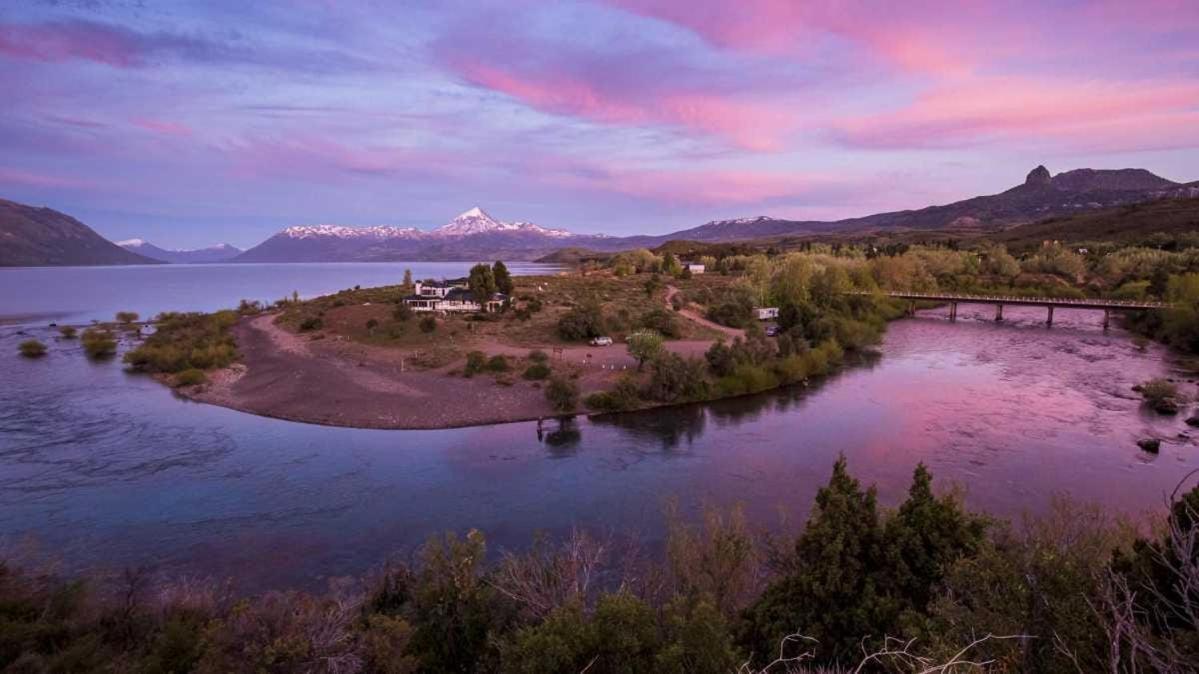 Frente Al Huechulafquen Y Volcan Lanin Junin de los Andes